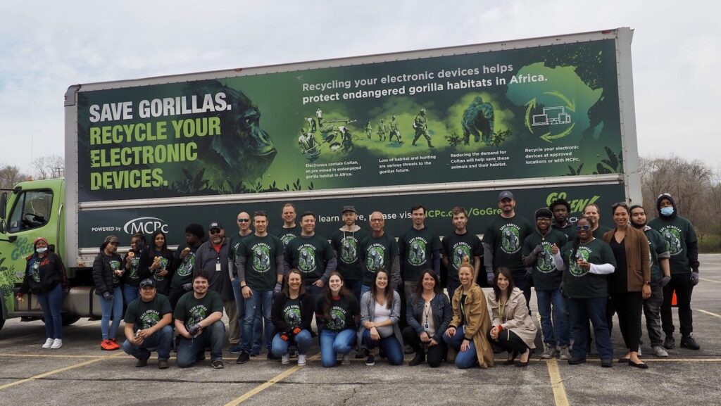 A group photo of MCPC, Cleveland Metroparks Zoo, and Cleveland Zoological Society volunteers at community e-recycling event.